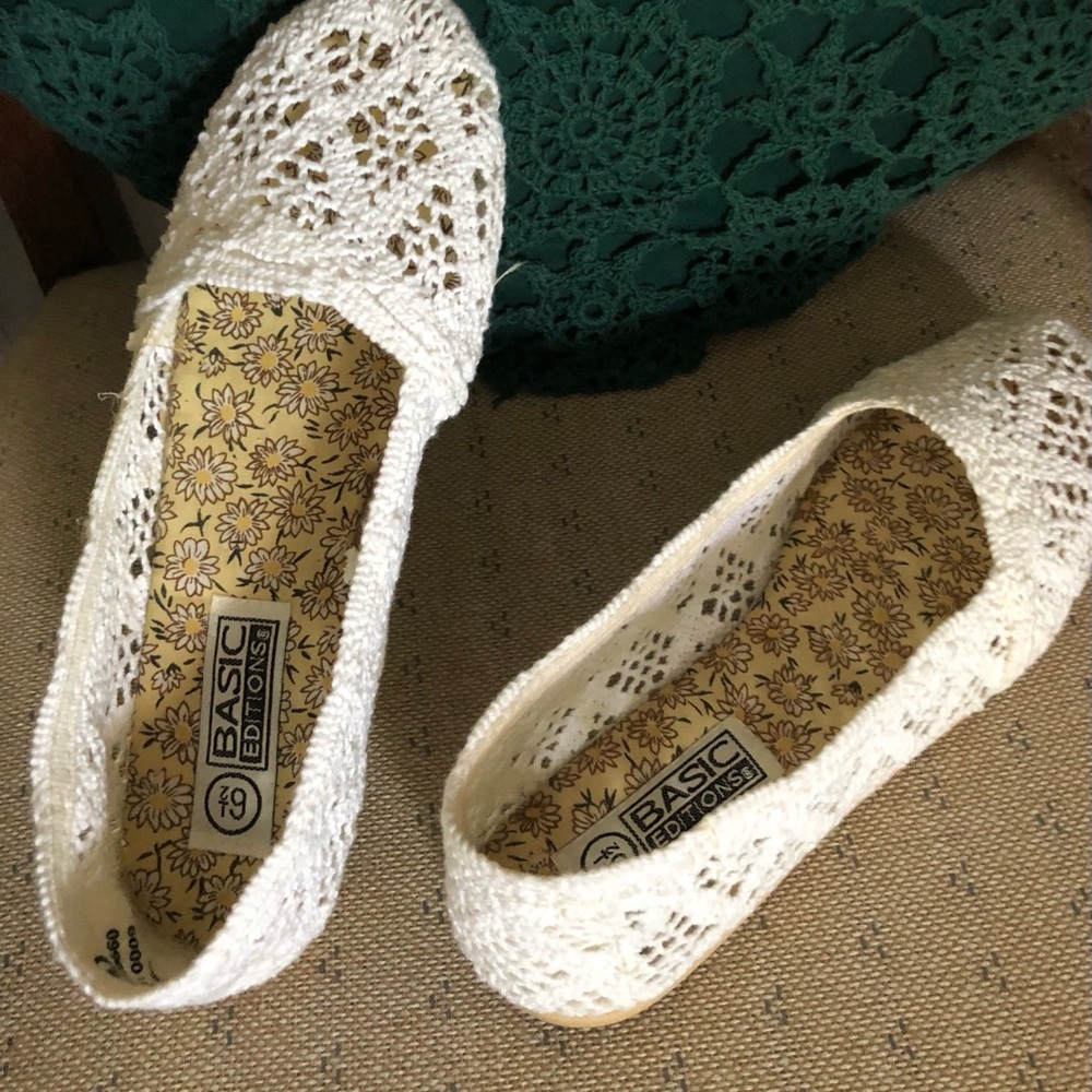 Basic Editions Crocheted Flats Size 6 1/2 - Picture 4 of 5